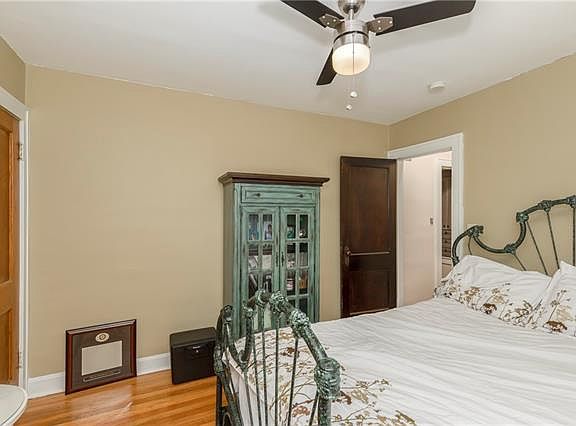 3rd image of 5415 Woodland Ave