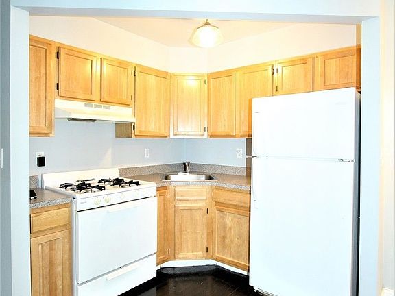 2nd image of 149 Jefferson Ave #2R