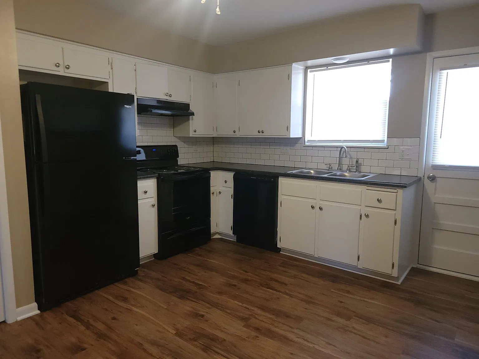 405 S Mary Etta St — Photo 3