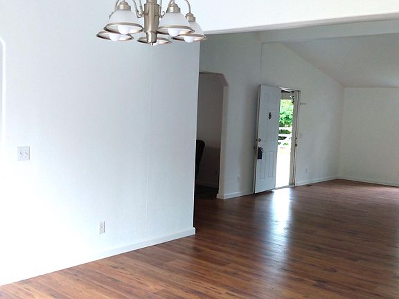 4th image of 31496 Pearl Dr