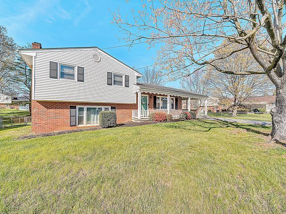 3rd image of 2458 Bermuda Rd NW