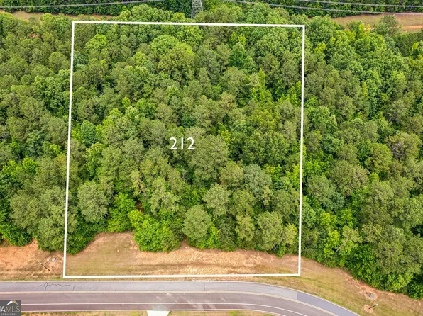 212 Crescent Dr, Forsyth, GA 31029