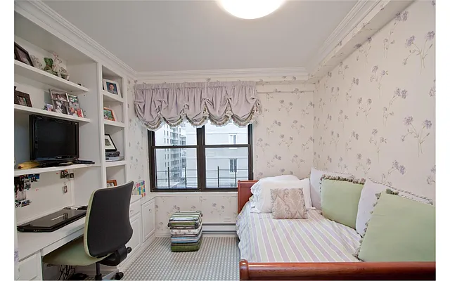 Sold by Douglas Elliman | media 8