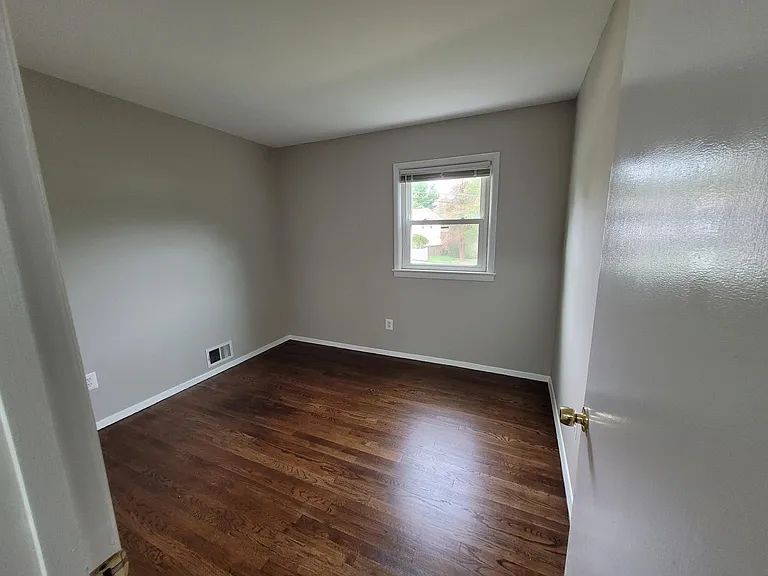 1043 Welsh Dr — Photo 23
