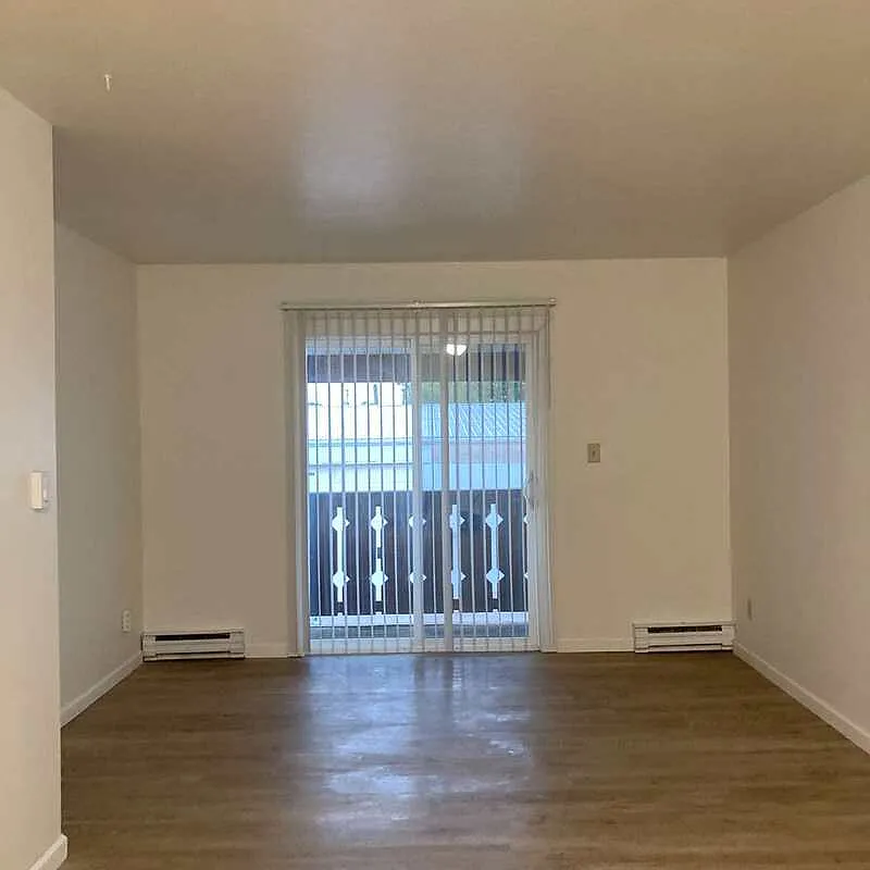 2 bed, 1.0 bath, $899 — Photo 2