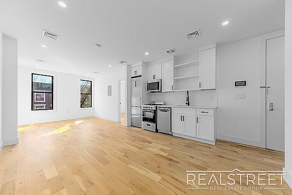 1st image of 144A Sumpter St Floor 2
