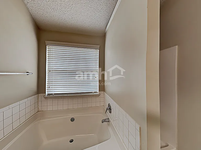 512 Hamlet Dr — Photo 11