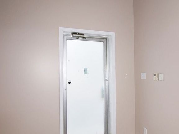3rd image of 1354 Shelby St APT 5