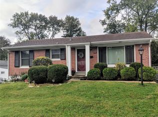 805 Manitou Dr, Saint Louis, MO 63119