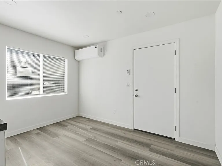 702 Walnut St #6 — Photo 2