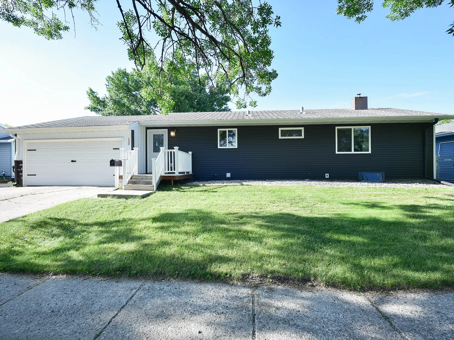 3 bed, 2252 sqft, $2,600 — Photo 1