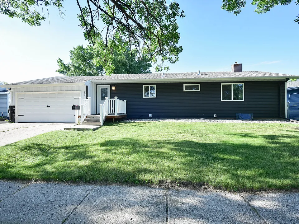 120 8th Ave E
