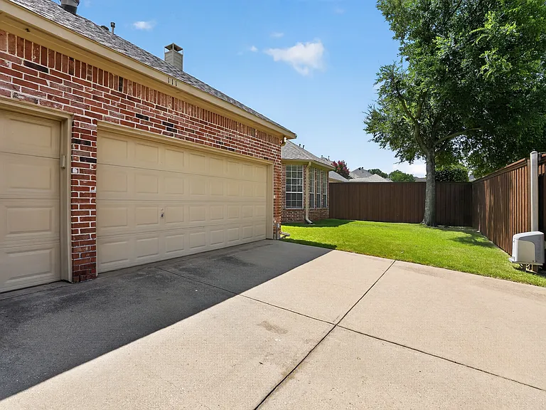 111 Ripplewood Cv — Photo 33