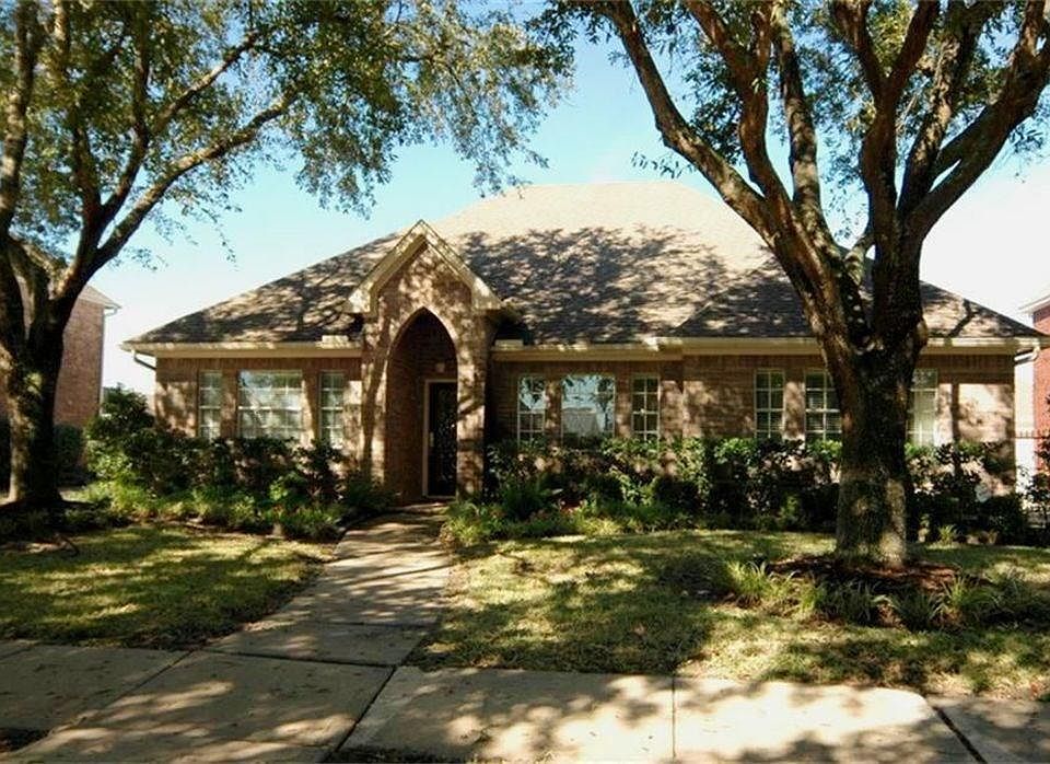 1st image of 4710 Broadmoor Dr