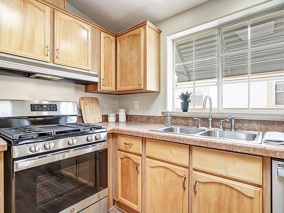 2nd image of 108 Sunrise Bluffs Dr