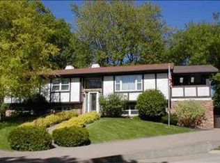 3068 Foothill Ct, Dubuque, IA 52001