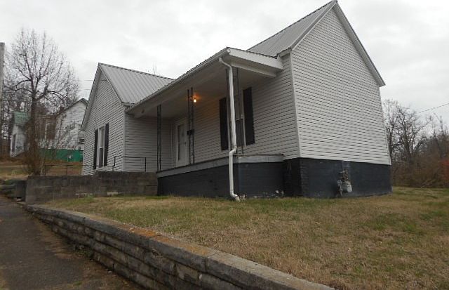 2nd image of 408 E Clark St