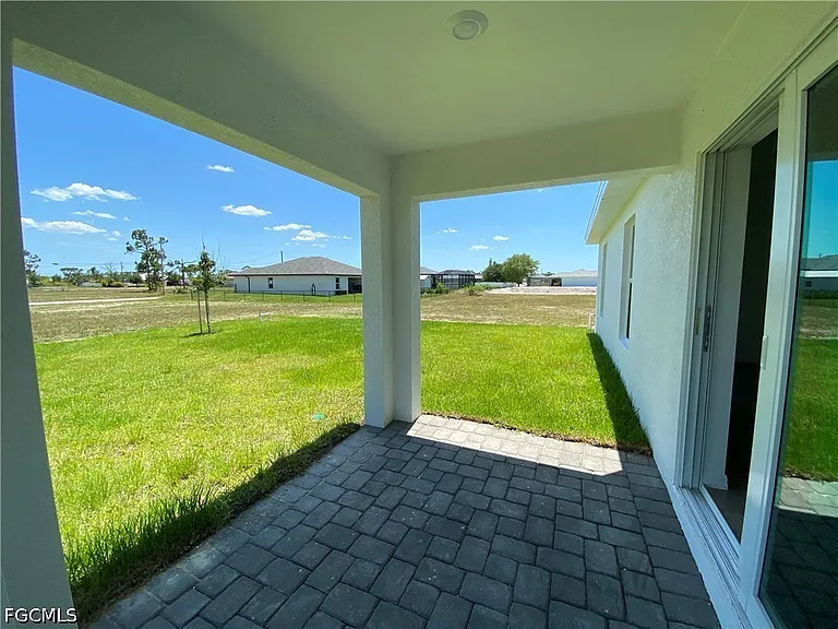 1906 Jacaranda Pkwy W — Photo 3