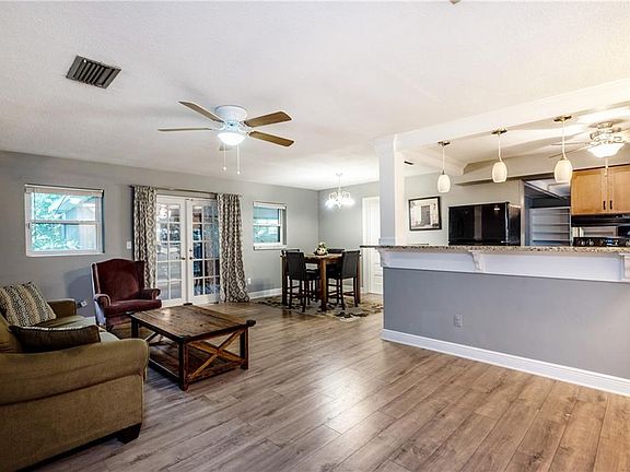 4th image of 4500 Blonigen Ave