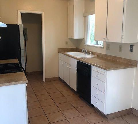 3rd image of 208 Sunnyside Ave #3