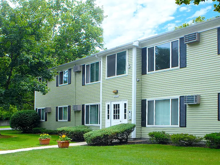Spacious Farmington Hills colonial style apartment with completely renovated interior and friendly neighbors all around.