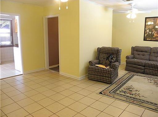 3rd image of 524 Yetta Ave