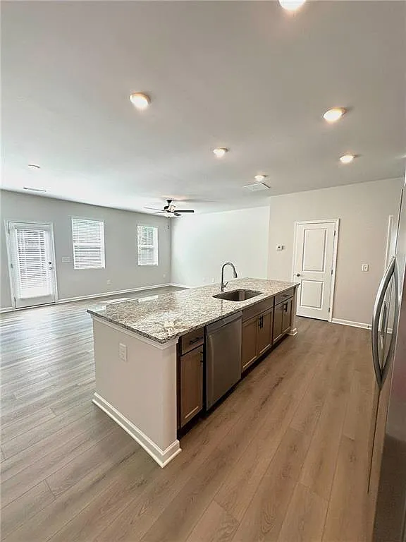3 bed, 2.5 bath, 1734 sqft, $2,300 — Photo 4