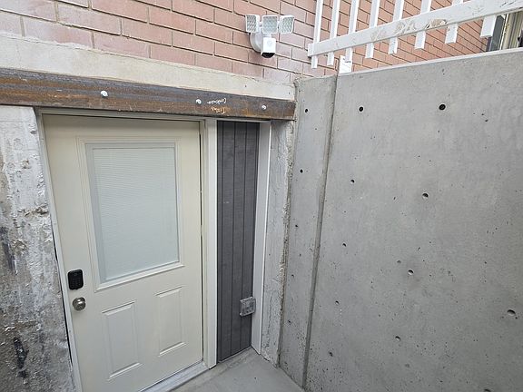 3rd image of 3877 W Holyoke Pl