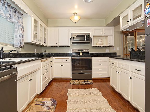3rd image of 1802 Orchard Home Dr