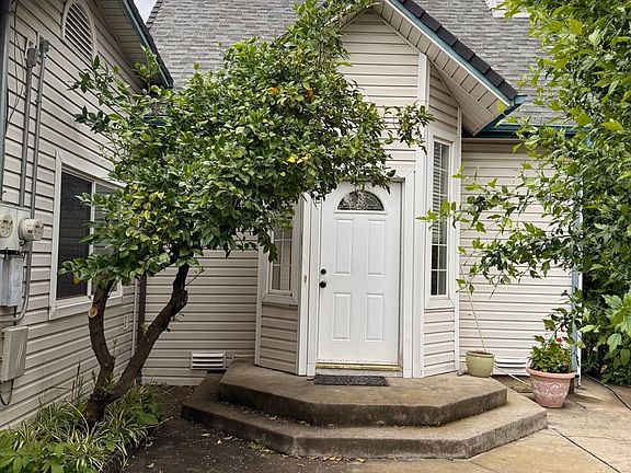 2nd image of 5511 San Francisco Blvd #C