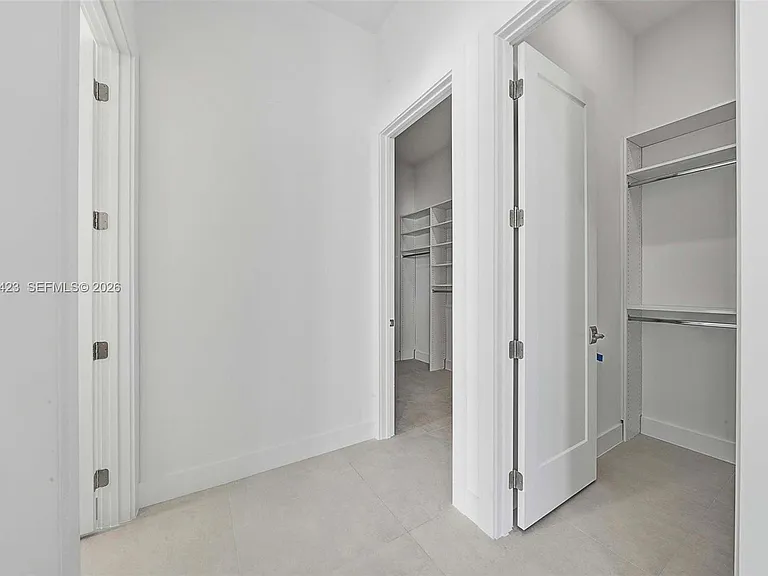 5718 Ashwood Cir W — Photo 44
