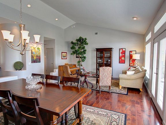 3rd image of 1062 Crestline Cir