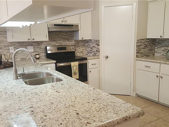 3rd image of 310 Hidden Valley Dr