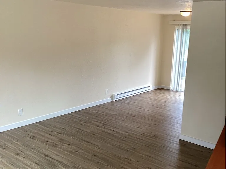 849 SE East Slope Rd #1 — Photo 1