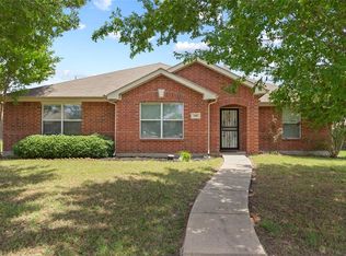 610 Hearthstone Dr, Lancaster, TX 75146