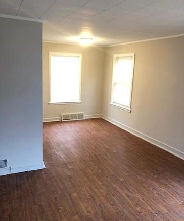 3rd image of 10843 S Avenue O