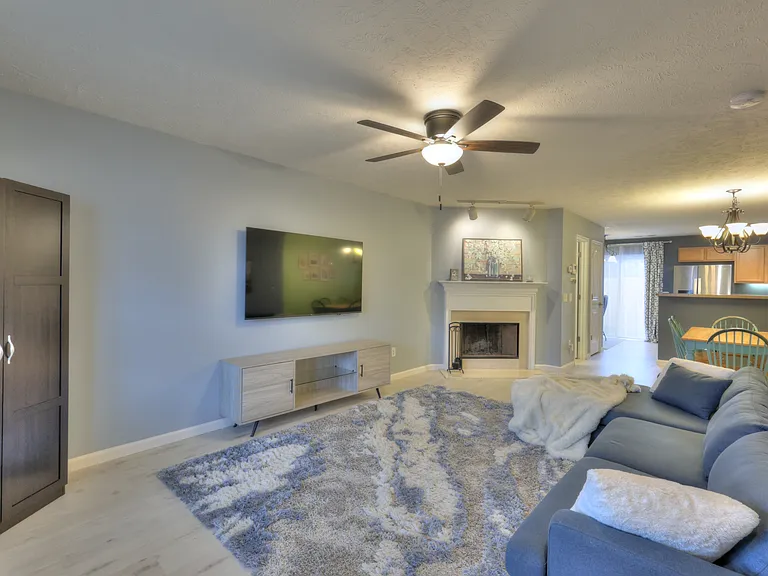 589 Bradburn Village Cir — Photo 7