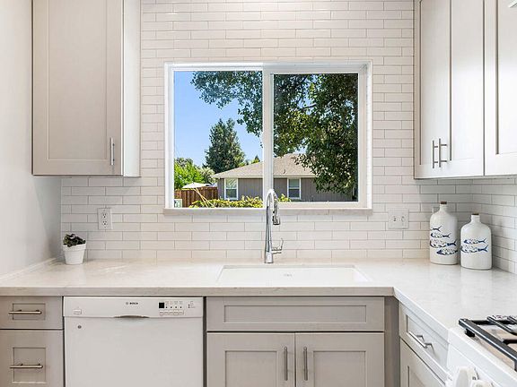 3rd image of 103 Paradise Dr