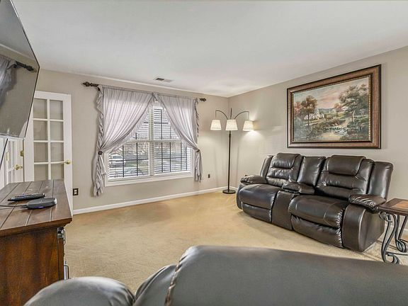 3rd image of 209 Brome Dr