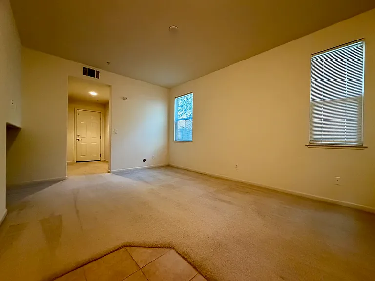 2100 Beech Cir — Photo 3