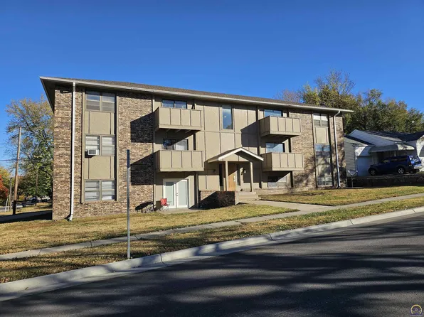 126 W 15th Ave, Emporia, KS 66801