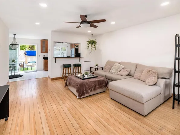 802 Regal Rd APT 4M, Encinitas, CA 92024