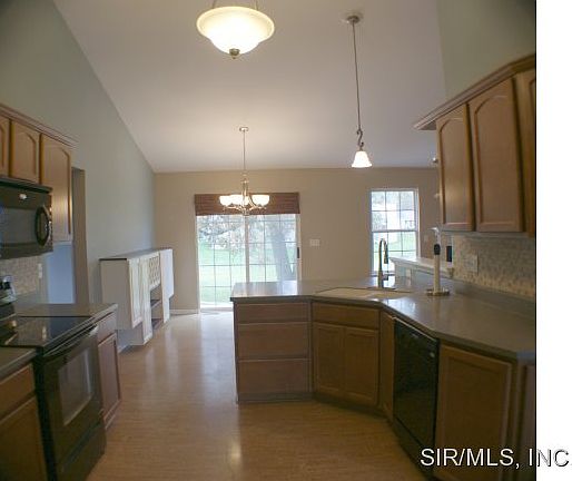 5th image of 105 Derby Ln