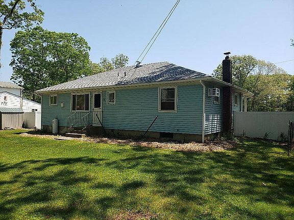 4th image of 103 Shinnecock Ave