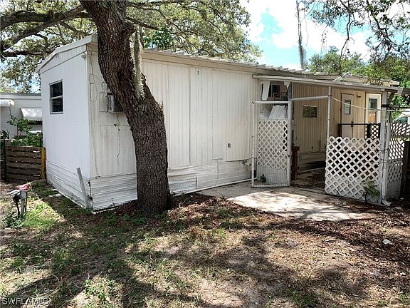 3rd image of 27911 Edith Ln