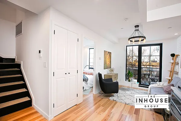 Sold by The InHouse Group | media 8