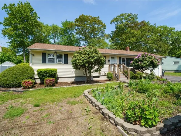 76 Peabody Dr, Warwick, RI 02889