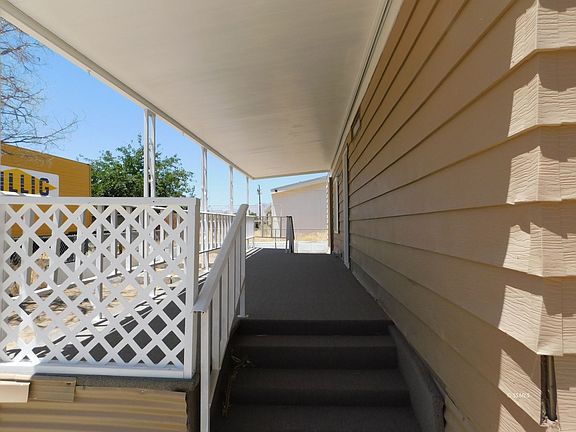 3rd image of 4029 W Inyokern Rd