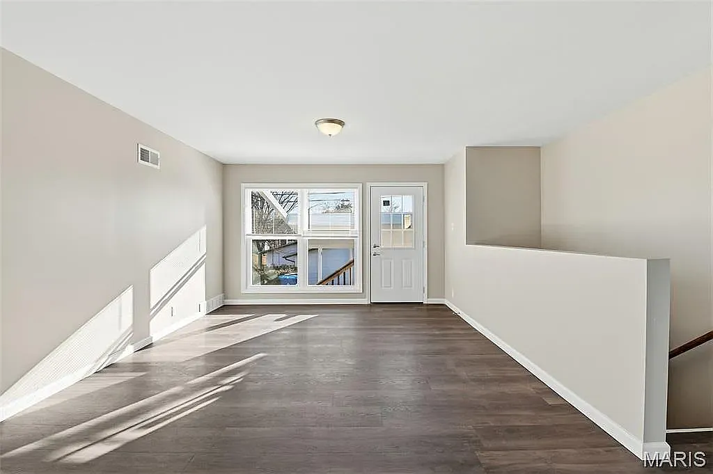 Building Photo - 1068 Fernview Dr