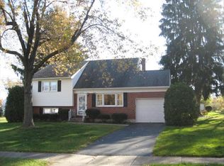 217 Shakespeare Dr, Reading, PA 19608